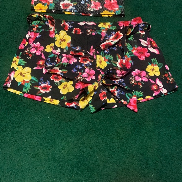 ‼️SALE‼️GLO JEANS Brand Boob Tube Top and Shots Set Top L Shorts 9 - Picture 8 of 10